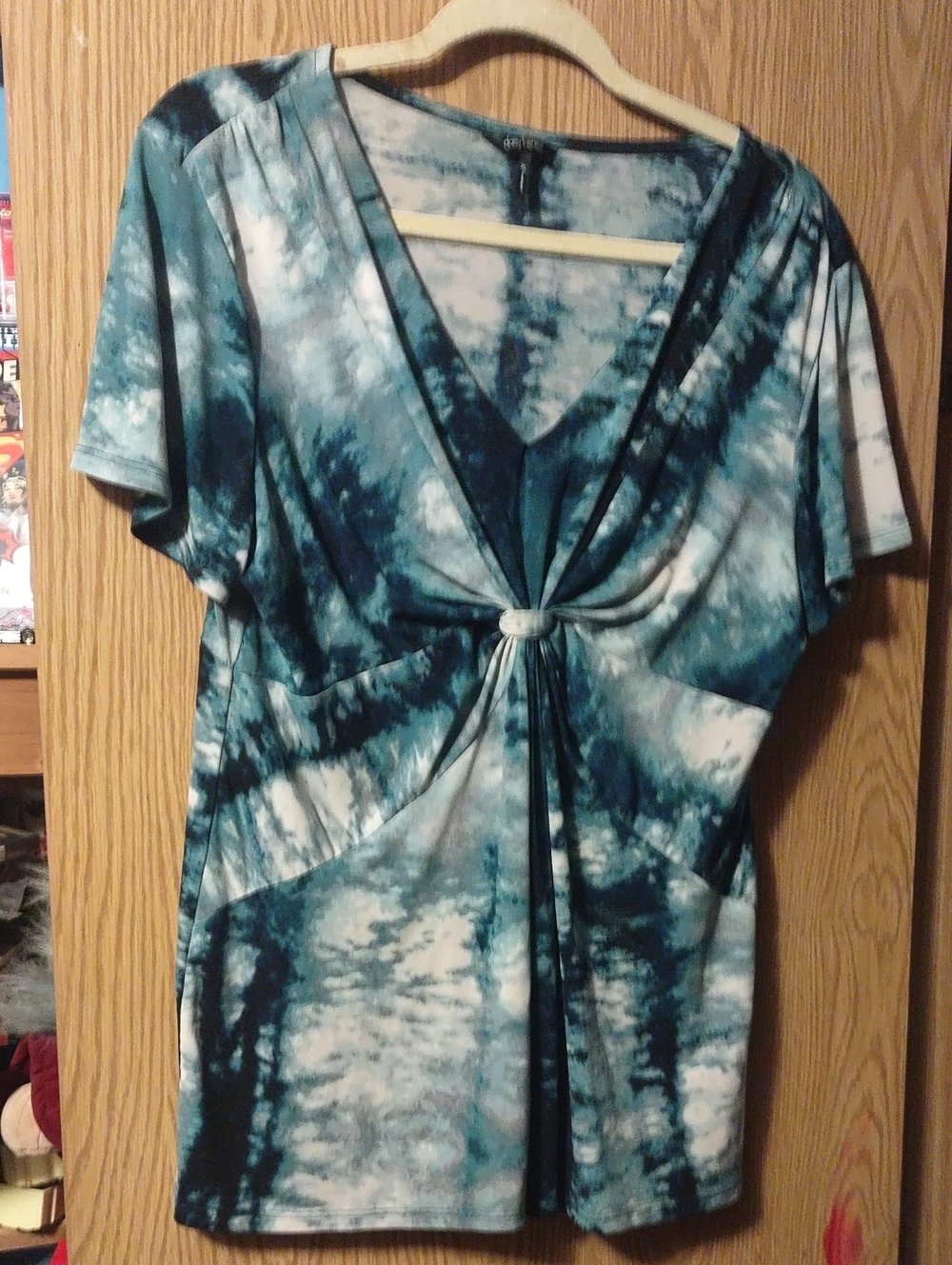 Daisy Fuentes Teal and White Tie-Dye V-Neck Knot Front Tunic